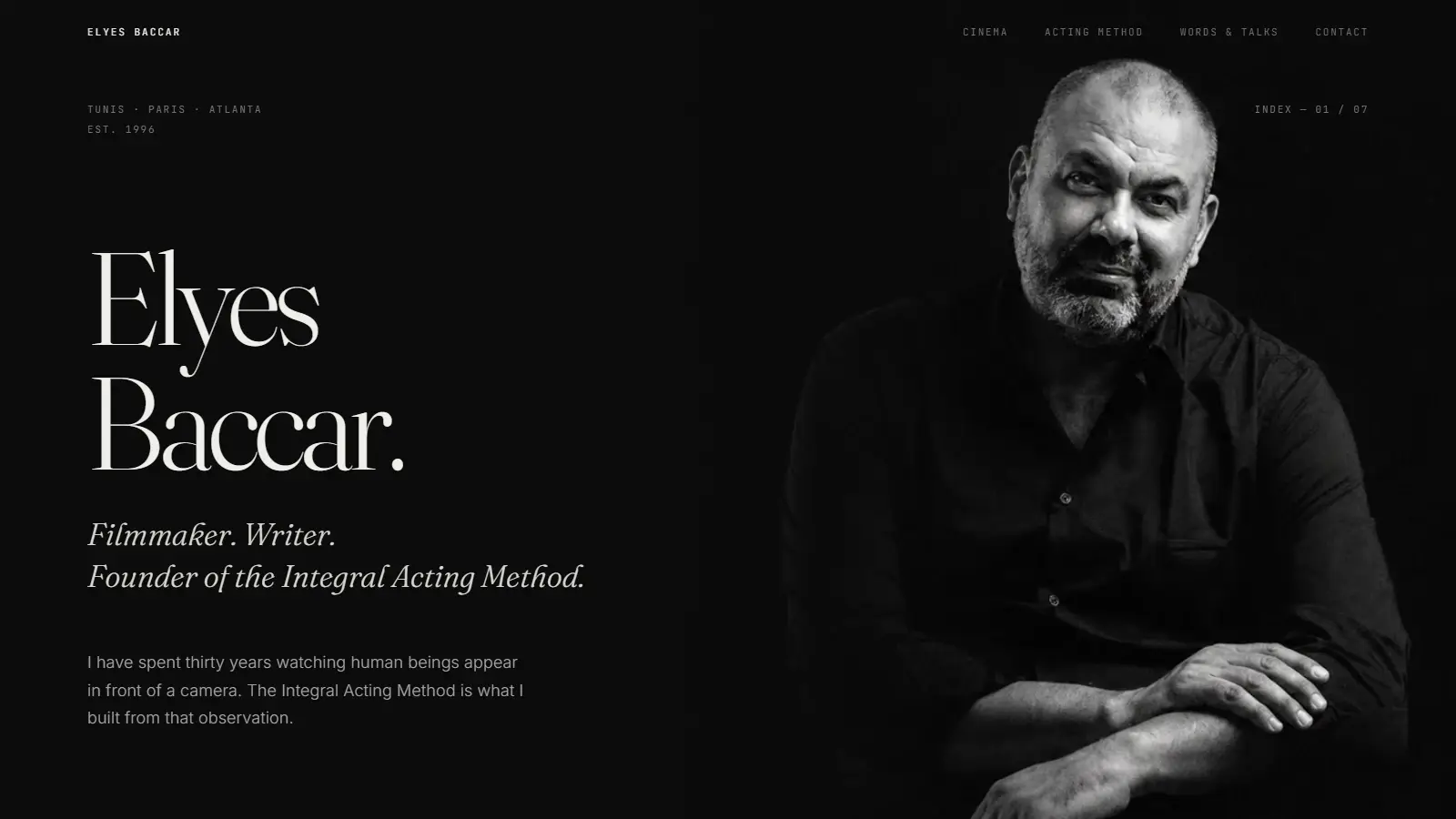 En-tête du site elyes-baccar.com : portrait en noir et blanc d'Elyes Baccar, à côté de son nom.
